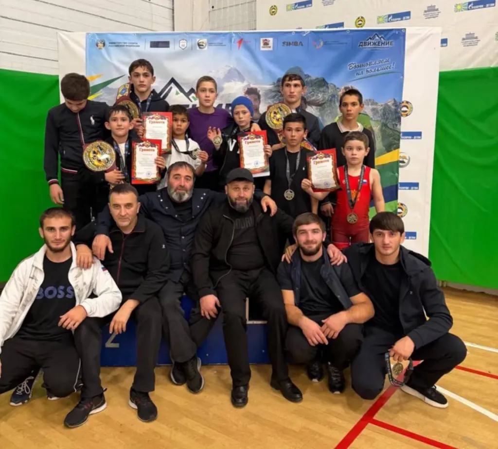 Юные борцы из Карачаевска взяли 13 медалей на турнире в Хабезе