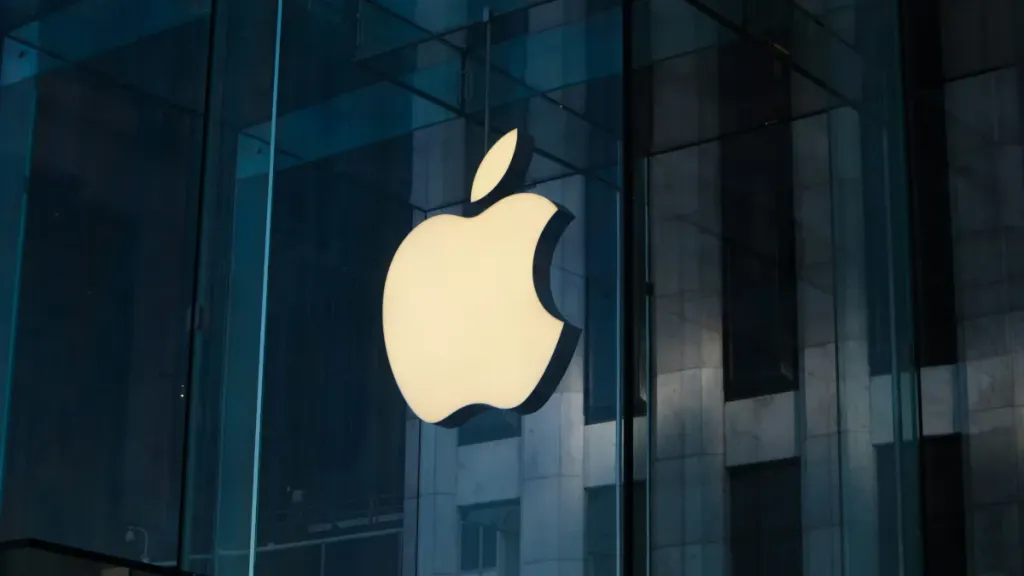 Apple готовит первый сенсорный MacBook с OLED-экраном